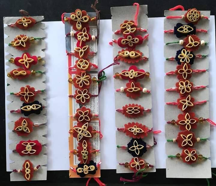 देशाचे पंतप्रधान नरेंद्र मोदी यांच्या आत्मनिर्भर भारत संकल्पनेतून प्रेरणा घेऊन ग्रामीण भागातील आदिवासी गरजू महिलांना त्यांच्याच घरात रोजगार उपलब्ध करून देण्याचं काम केशव सृष्टी कडून केले जातंय. 