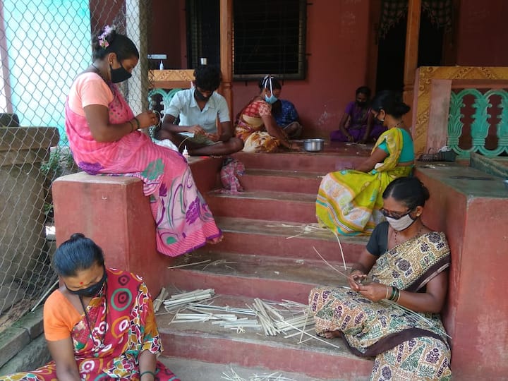 गणेशोत्सव आणि दिवाळीसाठी लागणाऱ्या आकाश कंदील देखील या महिला बांबूपासून तयार करत आहेत. सध्या येथील महिला राख्या बनवण्यात मग्न आहेत.