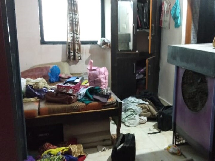 Burglary at the home of a quarantined family in Nagpur district Maharashtra गृहमंत्र्यांच्या नागपुरात चोरीचं सत्र सुरुच; पोलीस बंदोबस्त असतानाही कोरोनामुळे सील केलेल्या घरात चोरी