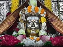 श्रावणातील पहिल्या सोमवारनिमित्त सोलापूरचे ग्रामदैवत श्री सिद्धरामेश्वर यांची महाआरती