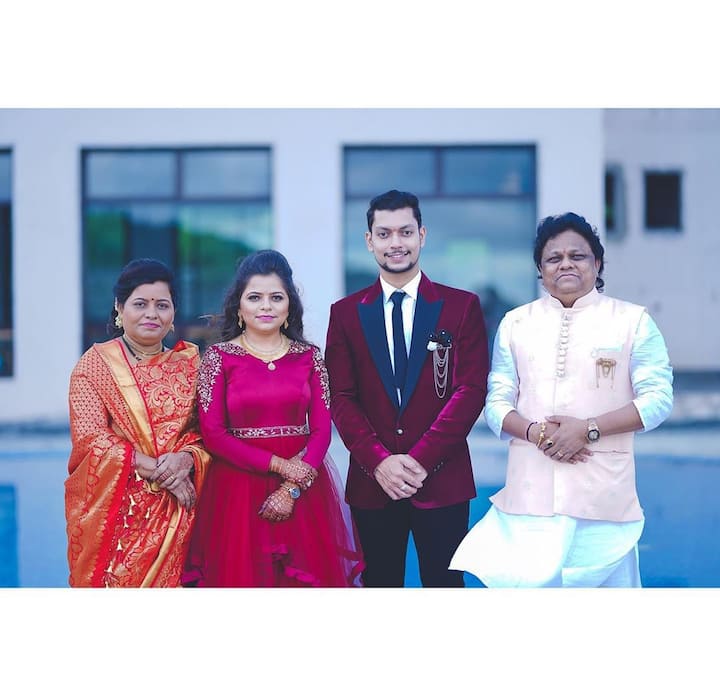 वडिलांच्या मित्रपरिवारातीलच पिसे कुटुंबातील रोनित पिसे याच्यासोबत कार्तिकीची लग्नगाठ बांधली जाणार आहे. रोनित मेकॅनिकल इंजिनिअर असून त्यानं स्वतःचा व्यवसाय सुरू केला आहे. ( फोटो : कार्तिकी गायकवाड इंस्टाग्राम अकाउंट)