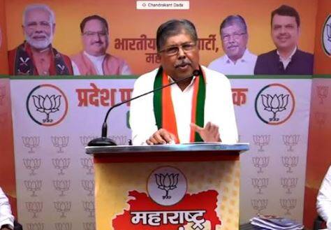 कोणी चंपा म्हणतं, तर कोणी टरबुज्या, पण आता खपवून घेऊ नका, पलटवार करा : चंद्रकांत पाटील Some says champa, some says watermelon, but do't tolerate it, retaliate, orders Chandrakant Patil कोणी चंपा म्हणतं, तर कोणी टरबुज्या, पण आता खपवून घेऊ नका, पलटवार करा : चंद्रकांत पाटील