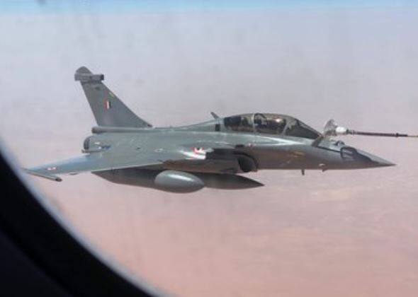 एकूण 36 राफेल विमानं फ्रान्स भारताला 2021 पर्यंत देणार आहे. 36 विमानांसाठी 59 हजार कोटींचा करार फ्रान्ससोबत झाला आहे.