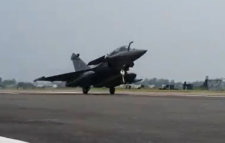 Rafale Fighter Jet to join Indian Air Force today, Rajnath Singh and French defense minister to be chief guest Rafale Fighter Jet | भारतीय हवाई दलाची ताकद वाढणार, राफेल विमानं ताफ्यात सामील होणार!