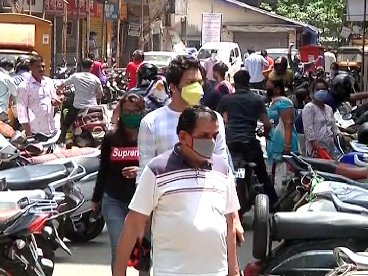 BMC recovered fine of Rs 52 lakh 81 thousand from those who did not wear masks मास्क न घालणाऱ्यांना मुंबई पालिकेचा दणका; आतापर्यंत 52 लाख 81 हजारांचा दंड वसूल