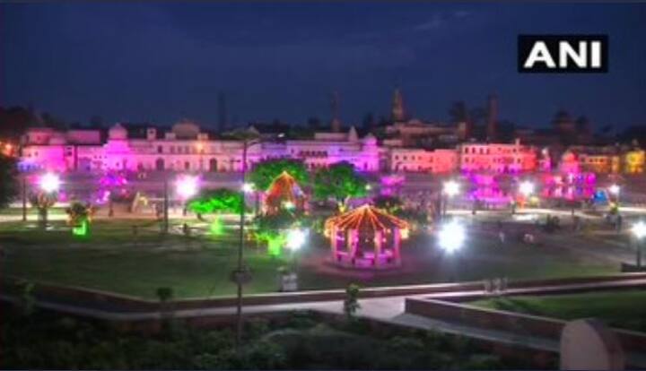 राममंदिर भूमिपूजनासाठी अयोध्यानगरीला सजवण्यास सुरुवात झाली आहे.  अयोध्येतील चौकाचौकात रोषणाई करण्यात आली आहे. 