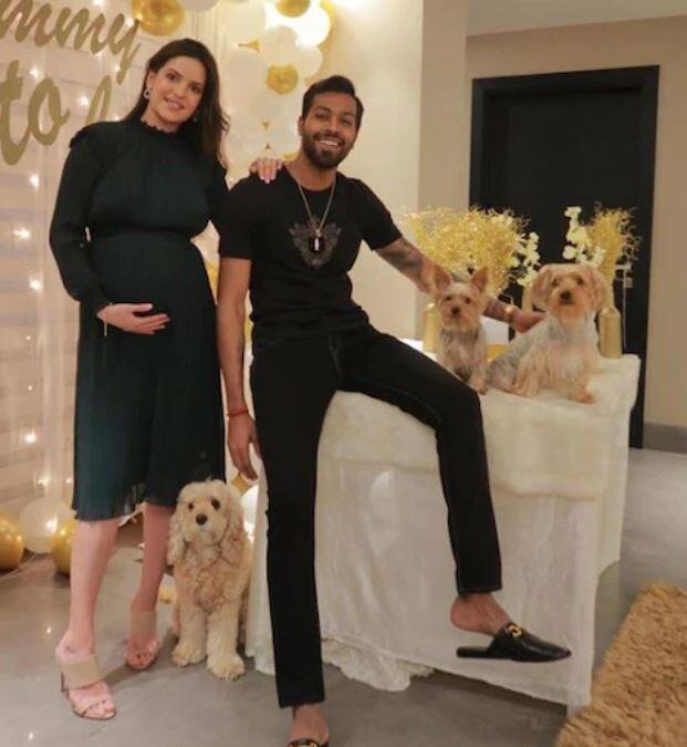 हार्दिकने नताशा स्टॅन्कोव्हिचसोबत साखरपुडा केल्याचंही सोशल मीडियावर जाहीर केलं होतं.