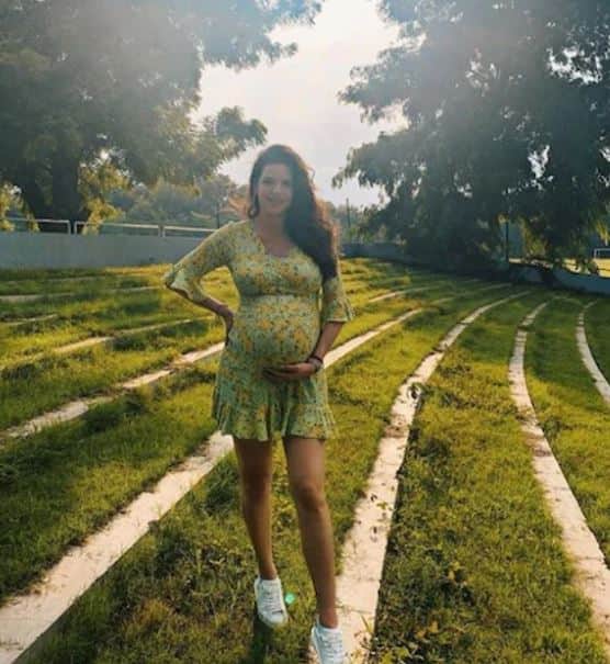 हार्दिकने इन्स्टाग्रामवर गर्लफ्रेंड नताशाचे बेबी बंपसोबतचे फोटो शेअर केले होते. 