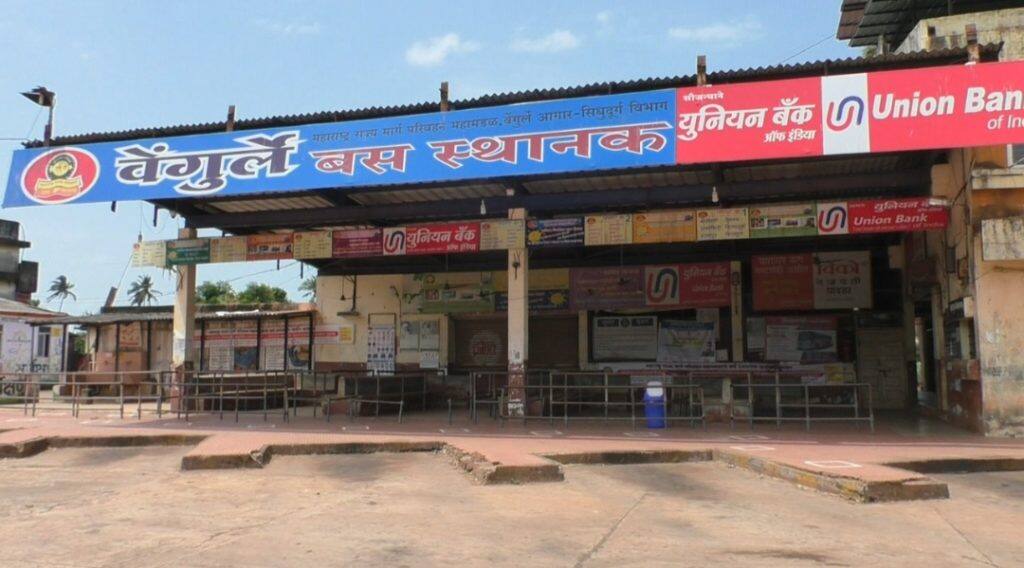 एसटीसमोर गुडघ्यावर बसून सेवानिवृत्त कंडक्टर ढसाढसा रडला, फोटो व्हायरल