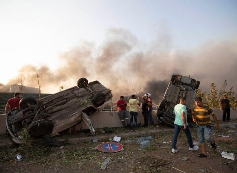 लेबनानच्या बेरुतमध्ये भीषण स्फोट; घरांच्या खिडक्या फुटल्या, फॉल्स सीलिंगही कोसळल्या Beirut Lebanon Explosion At least 10 people were killed by an explosion in Beirut लेबनानच्या बेरुतमध्ये भीषण स्फोट; घरांच्या खिडक्या फुटल्या, फॉल्स सीलिंगही कोसळल्या