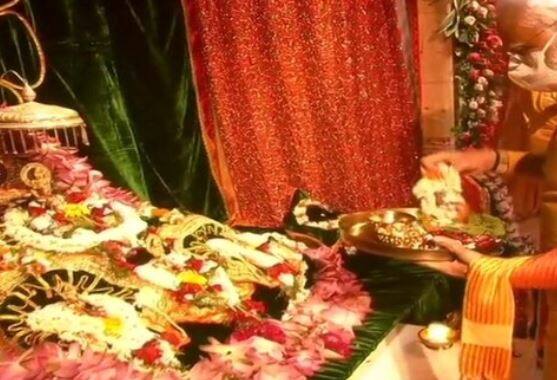 पंतप्रधान येण्याआधी पुजेची सर्व तयारी करण्यात आली होती. 