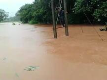 मुसळधार पावसात कर्तव्य बजावणाऱ्या वायरमनला सॅल्यूट, व्हिडीओ व्हायरल