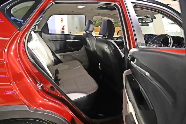 किया मोटर्स कंपनीतील ही देशातील तिसरी कार आहे. या अगोदर कंपनीने Kia Seltos आणि Kia Carnival या कार भारतीय बाजारपेठेत सादर केल्या आहेत.