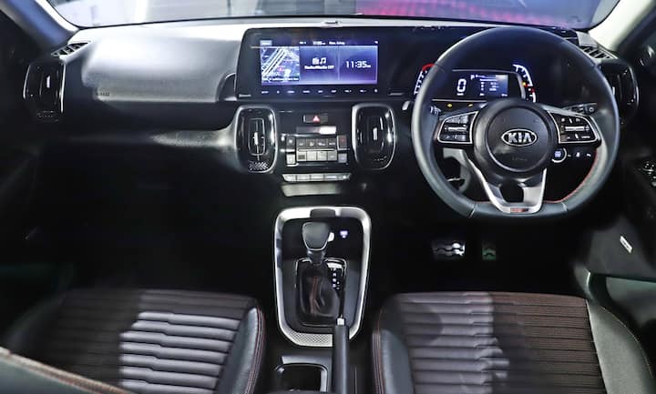 किआ सॉनेट या कारचे मॅन्युफॅक्चर आंध्र प्रदेश मधील अनंतपुर प्लांटमध्ये करण्यात आले आहे.