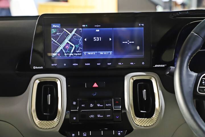 या कनेक्टेड कारला स्मार्टवॉचनेही कनेक्ट करता येते.