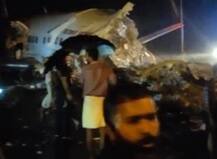 PHOTO | दुबईहून कालिकतला आलेलं विमान रनवेवर घसरलं, विमानाचे दोन तुकडे