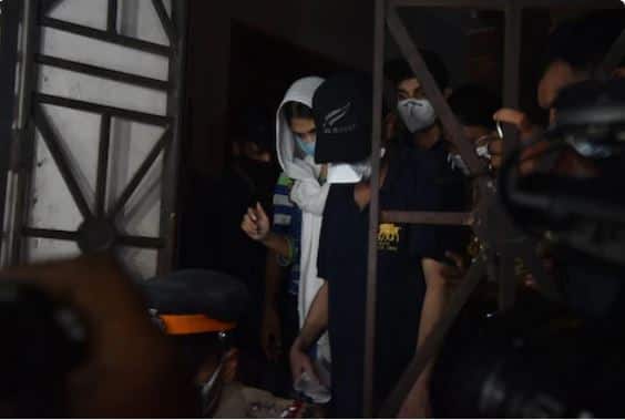 रिया चक्रवर्तीची मॅनेजर श्रुती मोदीची देखील ईडीकडून चौकशी करण्यात आली. श्रुती मोदी सुशांत सिंह राजपूतसाठीही काम करत होती. अधिकाऱ्यांनी दिलेल्या माहितीनुसार, रिया चक्रवर्ती आणि मोदी यांचे जबाब ईडीने नोंदवून घेतले आहेत. (Photo Credit: Manav Manglani)