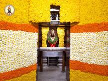 PHOTO | श्रीकृष्ण जन्माष्टमीनिमित्त विठुराया सजला, मंदिराला आकर्षक फुलांची सजावट