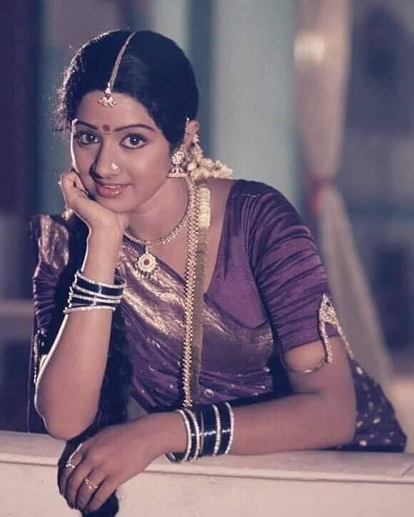 श्रीदेवी यांना बॉलिवूडची पहिली लेडी सुपरस्टार मानलं जातं. श्री अम्मा यंगर अय्यपन म्हणजेच श्रीदेवी यांचा जन्म 13 ऑगस्ट 1963 रोजी झाला होता.