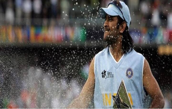 2007 साली ट्वेन्टी ट्वेन्टी क्रिकेट नुकतच बाळसं धरु लागलं होतं. धोनीच्या कुशल नेतृत्वामुळे भारतानं पहिल्याच टी ट्वेन्टी विश्वचषकावर आपलं नाव कोरलं. आणि धोनी क्रिकेटरसिकांच्या गळ्यातला ताईत बनला.