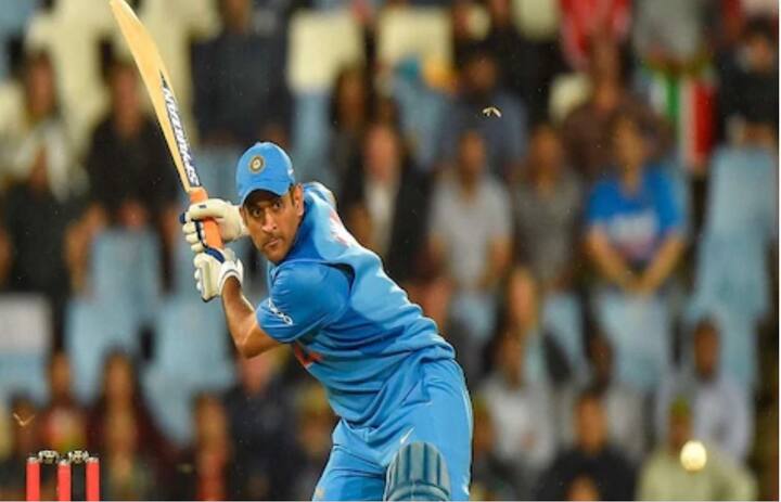 2011 च्या  वन डे विश्वचषक धोनीचा सिंहाचा वाटा होता. फायनलमध्ये धोनीनं लॉंग ऑनला खेचलेला तो विजयी षटकार आजही प्रत्येक भारतीय क्रिकेट चाहत्याच्या मनात कोरला गेलाय.