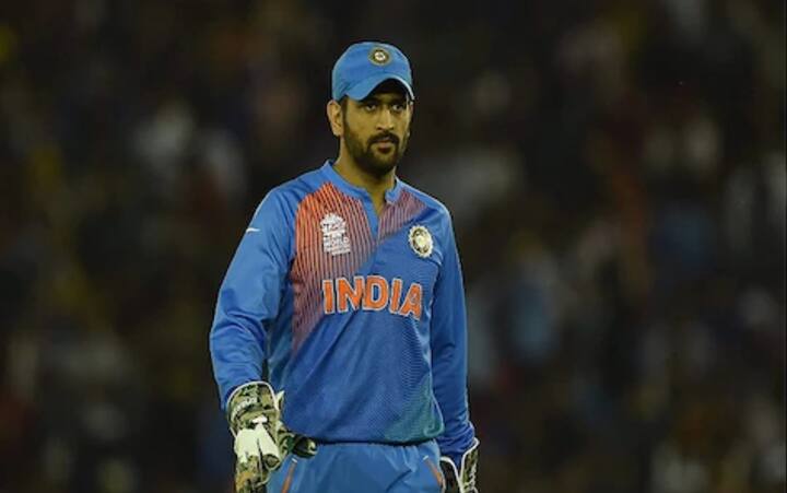 007 नंतर धोनीकडे वन डे आणि कसोटी संघाचीही जबाबदारी आली. 2009 साली त्यानं भारताला कसोटी क्रमवारीत नंबर वनवर नेऊन ठेवलं. त्यानंतर 600 पेक्षा जास्त दिवस भारतीय संघ कसोटीत पहिल्या स्थानावर कायम होता.