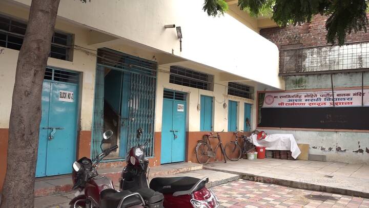 असाच एक प्रयोग शहरातील नीलमनगर भागातील शाळेने केलाय. सोलापूर शहराच्या पूर्व भागातील नीलमनगर हा परिसर विडी कामगार आणि गिरणी कामगारांची वस्ती असलेला भाग आहे.
