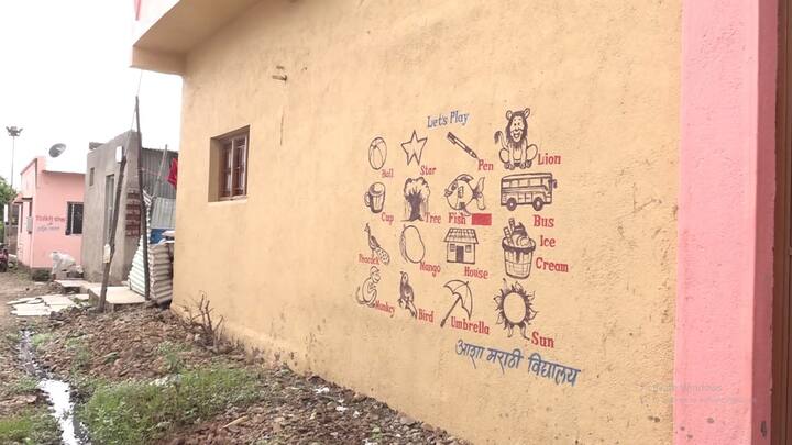 काही शाळांनी ऑनलाईन शिक्षण देण्यास सुरुवात केली, मात्र कामगारांच्या शहरात अनेकांकडे स्मार्टफोन नाहीत. यावर जिल्ह्यातील काही शाळांनी वेगळे प्रयोग देखील केले.