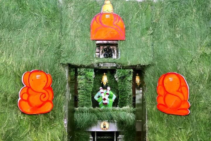 या निमित्ताने देवाच्या गाभाऱ्यात अष्टविनायक अवतरले आहेत.