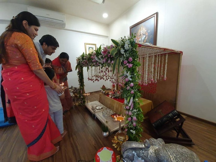 आमदार रोहित पवार यांच्या घरीही श्रींची स्थापना झाली