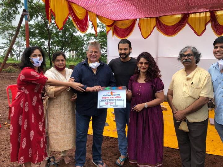 यावेळी महेश कोठारे, आदिनाथ कोठारे, उर्मिला कोठारे आदी होते उपस्थित होते.