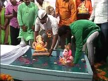 राज्यभरात दीड दिवसांच्या बाप्पाला भावपूर्ण निरोप; कोरोना संसर्गामुळे गणेशभक्तांच्या आनंदावर विरजण