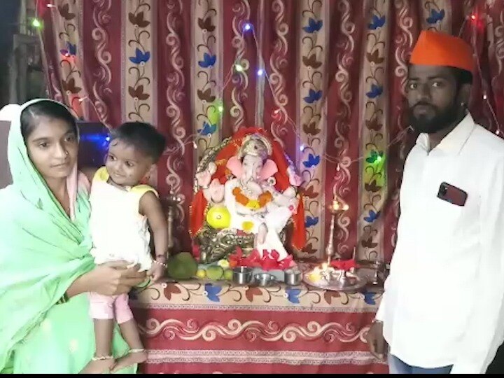 Ganpati celebration at Muslim family house in sangli सांगलीत हिंदू-मुस्लीम एकतेचा संदेश, मुस्लीम कुटुंबाच्या घरी बाप्पाची प्रतिष्ठापना