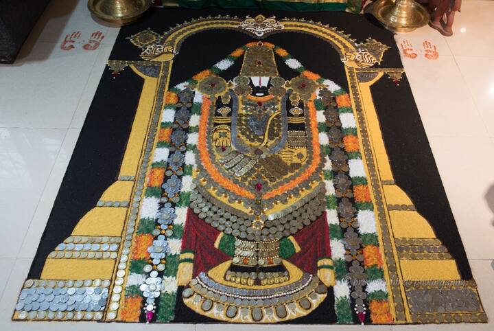 दागिने ,शंख, चक्र तिरुपती बालाजीमध्ये ज्या ज्या गोष्टी असतात त्या जास्तीत जास्त साकारण्याचा प्रयत्न केला आहे. 