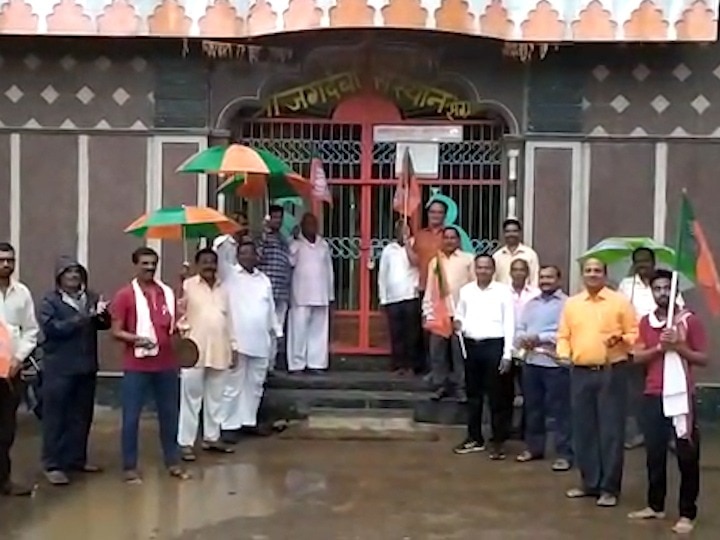 BJP's statewide ghantanad aandolan for reopening temples live updates 'दार उघड उद्धवा दार उघड' मंदिरं खुली करण्यासाठी भाजपचं राज्यभर घंटानाद आंदोलन
