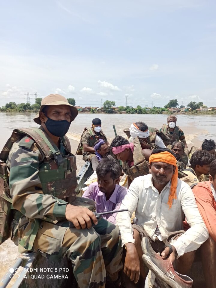 लोक आपलं घर सोडायला तयार नव्हते. त्यामुळं बचावमोहिमेत दोन तास खंड पडला होता. 