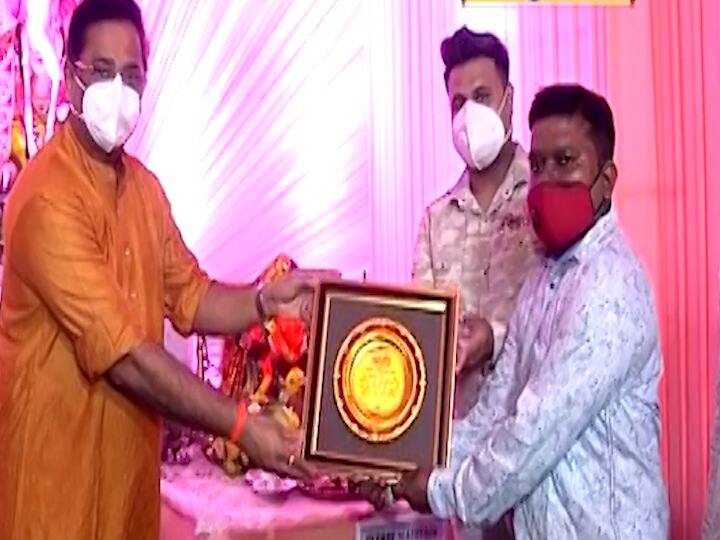 मुंबईतील पार्लेश्वर गणेशोत्सव मंडळाने गणेशोत्सवात रक्तदान शिबिर तर राबवलच शिवाय यंदा टाळेबंदीत या मंडळाने कौतुकास्पद काम केलं आहे.