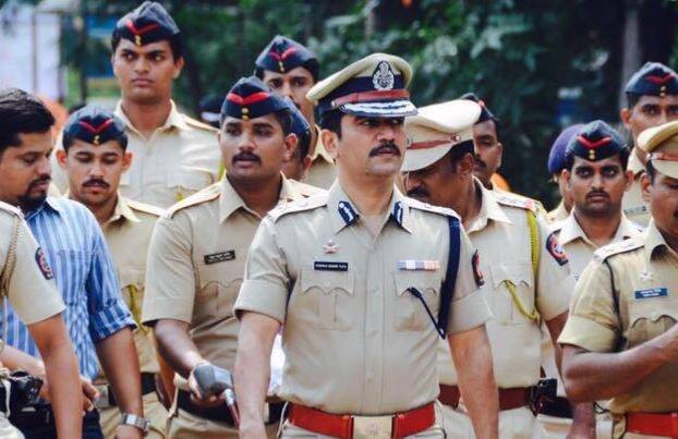 Maharashtra Police Officer Transfer Order full list राज्याच्या पोलीस विभागात मोठे फेरबदल, एबीपी माझाच्या बातमी वर शिक्कामोर्तब