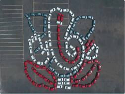 जीप इंडियाने 122 कंपास SUV च्या मदतीने साकारली गणरायाची प्रतिमा