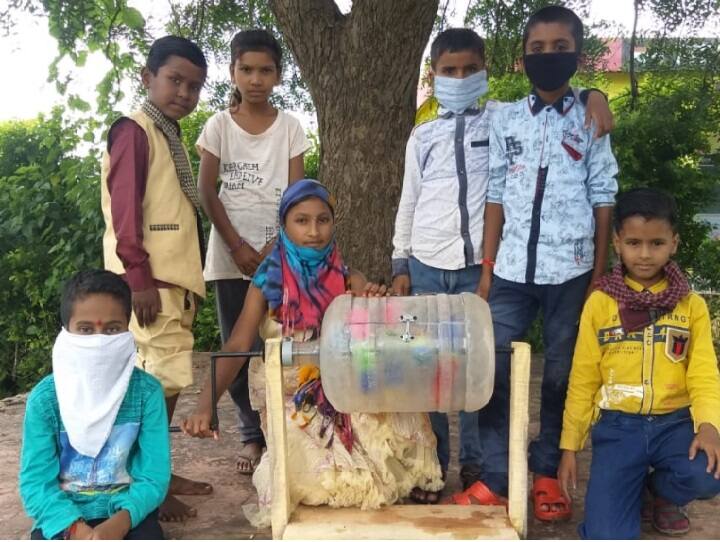 Teachers Day Special Aurangabad Badak vasti ZP School Corona experiment got first prize  औरंगाबादच्या बडकवस्ती झेडपी शाळेच्या पोरांची कमाल, कोरोनाचा 'हा' प्रयोग देशात पहिला
