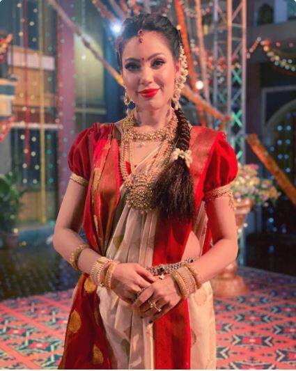 'तारक मेहता का उल्टा चश्मा' शोमध्ये 'बबीता जी'ची भूमिका साकरणारी अभिनेत्री मुनमुन दत्ता रियल लाइफमध्येही ग्लॅमरस आहे. ती शोमधील आपल्या उत्तम अभिनयासाठी ओळखली जाते. (Photo Credit- @mmoonstar Instagram)