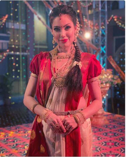 'तारक मेहता का उल्टा चश्मा' फेम अभिनेत्री मुनमुन दत्ताने काही दिवसांपूर्वी आपल्या इंस्टाग्राम अकाउंटवर आपले काही लेटेस्ट फोटो शेअर केले आहेत. जे सोशल मीडियावर व्हायरल होत आहेत. या फोटोंमध्ये मुनमुन साडीमध्ये अत्यंत सुंदर दिसत आहे. (Photo Credit- @mmoonstar Instagram)