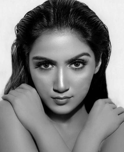 प्राची सिंह पृथ्वी शॉच्या जवळजवळ प्रत्येक पोस्टवर कमेंट करत आहे. पृथ्वी शॉही तिला रिप्लाय करायला विसतर नाहीये. दोघांचा हा कमेंट-कमेंटचा खेळ पाहून लोक अंदाज लावत आहेत की दोघांच्यात मैत्रीपेक्षा आणखी काहीतरी आहे. मात्र प्राची आणि पृथ्वी दोघांकडून याबाबत काहीही स्पष्ट माहिती मिळालेली नाही.