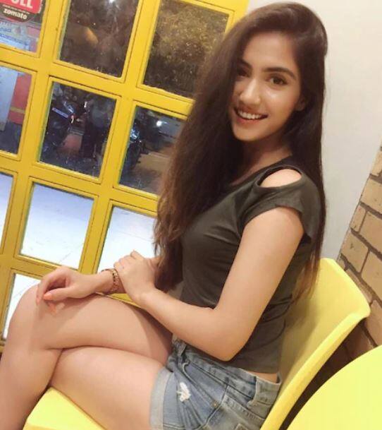 प्राची सिंह एक टीव्ही अभिनेत्री असून ती कलर्स चॅनेलच्या लोकप्रिय टीव्ही सीरियल 'उडान सपनों की' मध्ये दिसली आहे. या शोमध्ये प्राची 'समीर'च्या बहिणीच्या भूमिकेत दिसली. प्राची केवळ अभिनेत्रीच नाही तर ती एक उत्कृष्ट बेली डान्सर देखील आहे. प्राची सिंगच्या सोशल मीडिया अकाउंटवर बेली डान्सची अनेक व्हिडिओ पोस्ट आहेत, ज्यांना चाहत्यांनी पसंत केलं आहे.