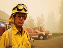 अमेरिकेच्या जंगलांमध्ये भीषण आग, आतापर्यंत शेकडो घरं आगीच्या भक्षस्थानी