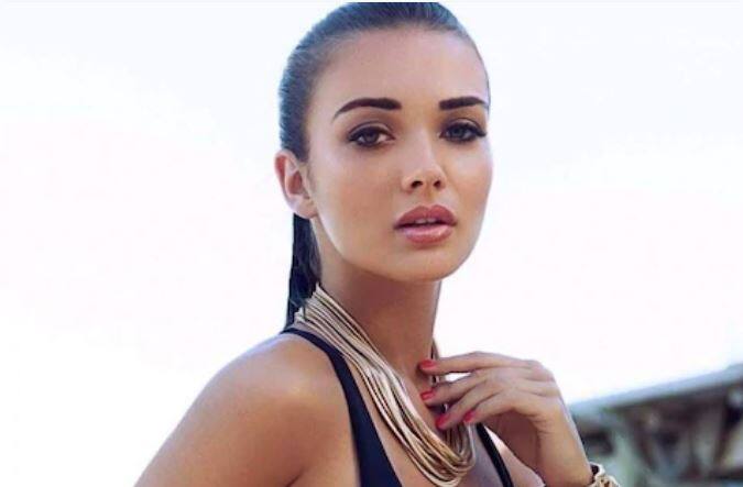 Amy Jackson : '2.0' आणि 'Singh Is Bliing' यांसारख्या चित्रपटांमधून झळकलेली अभिनेत्री एमी जॅक्सनचा जन्म ब्रिटनमध्ये झाला होता. ती एक ब्रिटीश नागरिक आहे. बॉलिवूड व्यतिरिक्त एमीने दाक्षिणात्य चित्रपटांमध्येही काम केलं आहे.