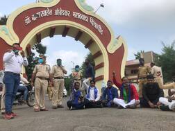 औरंगाबादमध्ये उच्च तंत्र शिक्षणमंत्र्यांचा ताफा अडविण्याचा प्रयत्न, आंदोलक ताब्यात