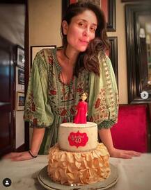 Birthday Photo : कुटुंबासोबत बेबोने मध्यरात्री असा साजरा केला वाढदिवस, पाहा फोटो