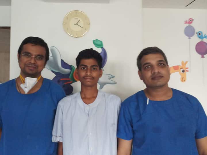  A football-shaped tumor was removed from lungs pf 15-year-old boy 15 वर्षीय मुलाच्या फुफ्फुसात फुटबॉलच्या आकाराचा ट्युमर! डॉक्टरांकडून यशस्वी शस्त्रक्रिया
