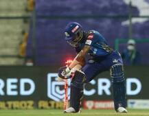 IPL : 'हार्दिक खरा आत्मनिर्भर', हिट विकेट झाल्यावर हार्दिक ट्रोल, मिम्सचा पाऊस